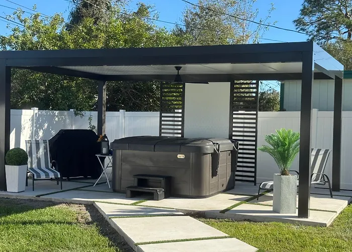 Brand New Tampa Oasis With Private Jacuzzi Retreat