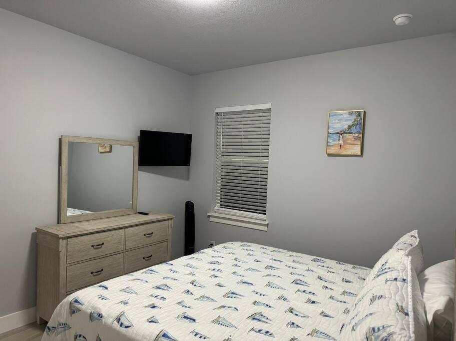Brand New Tampa Oasis With Private Jacuzzi Retreat Hébergement de vacances *