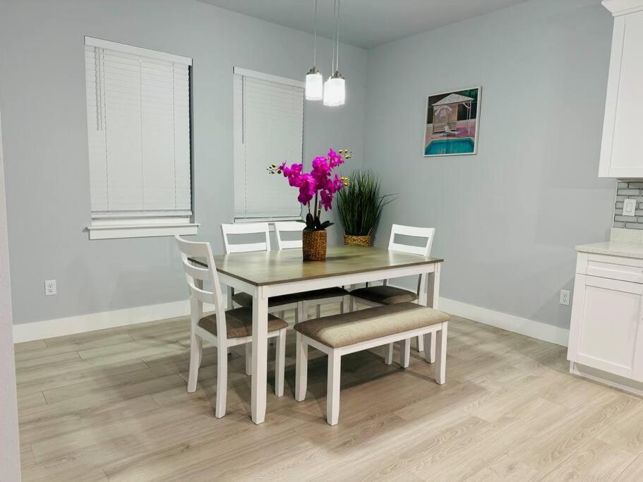 Hébergement de vacances Brand New Tampa Oasis With Private Jacuzzi Retreat Lutz