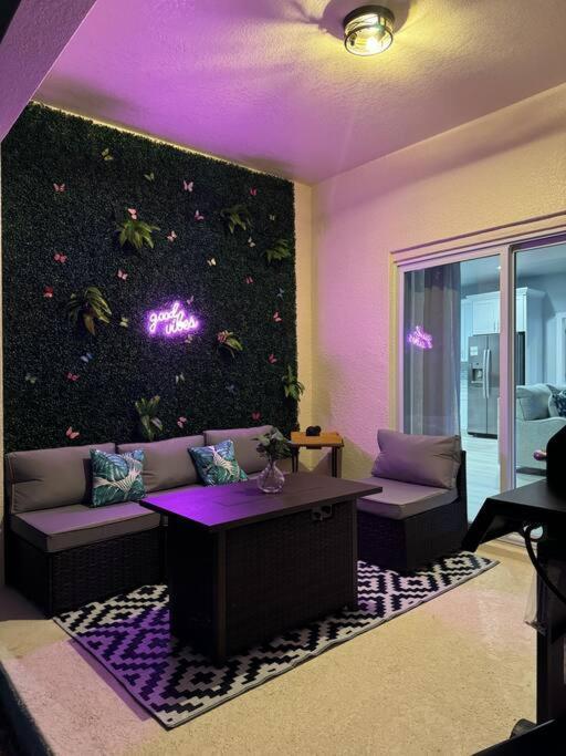 Brand New Tampa Oasis With Private Jacuzzi Retreat Hébergement de vacances *