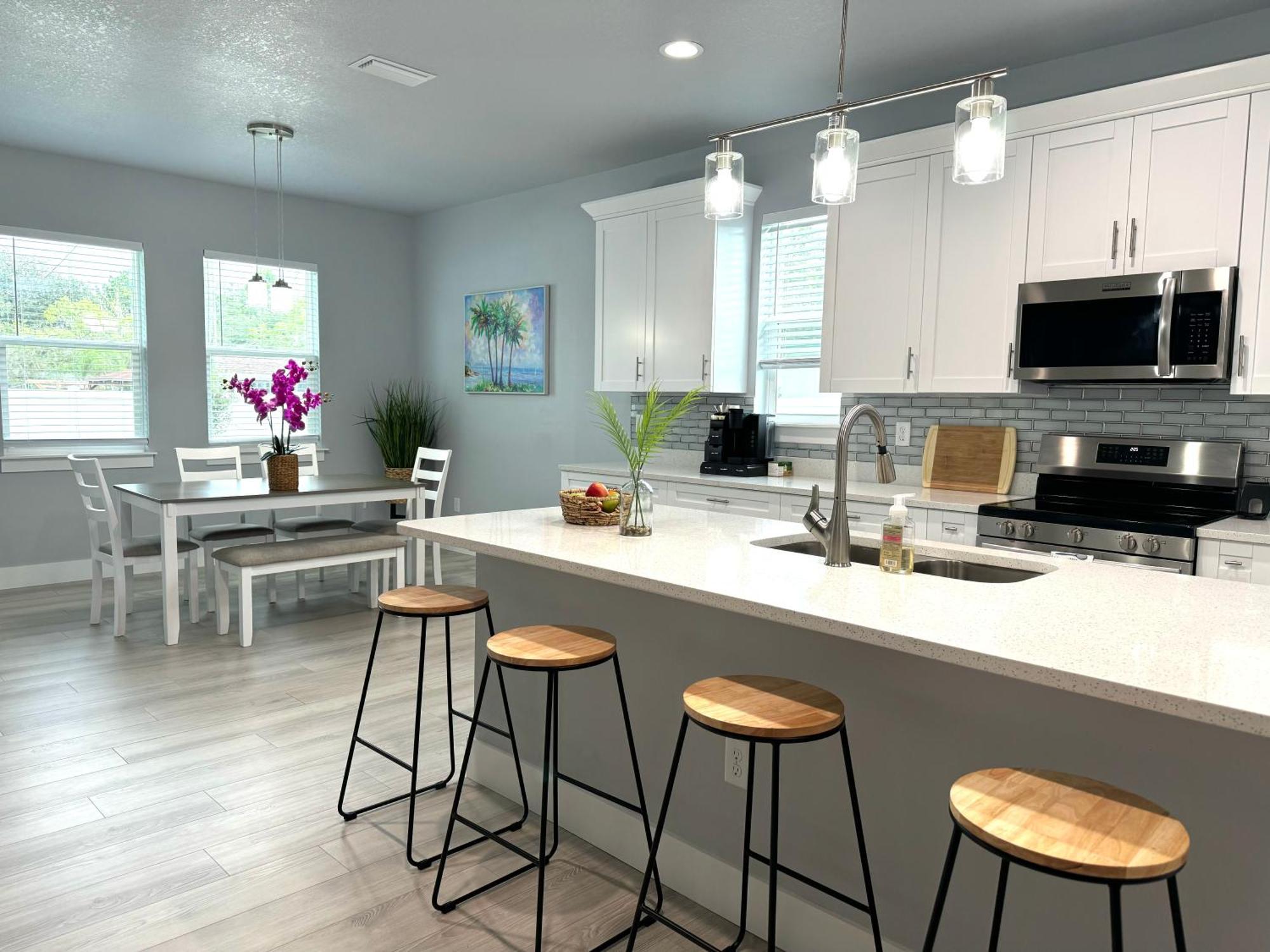 Brand New Tampa Oasis With Private Jacuzzi Retreat