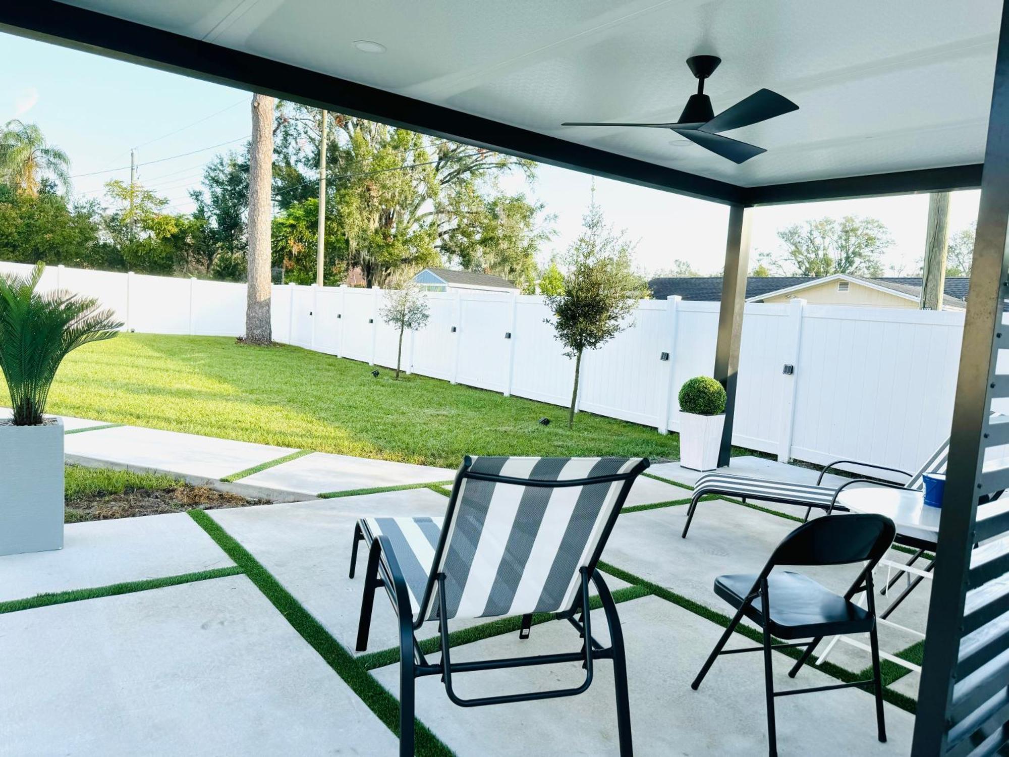 Brand New Tampa Oasis With Private Jacuzzi Retreat Hébergement de vacances
