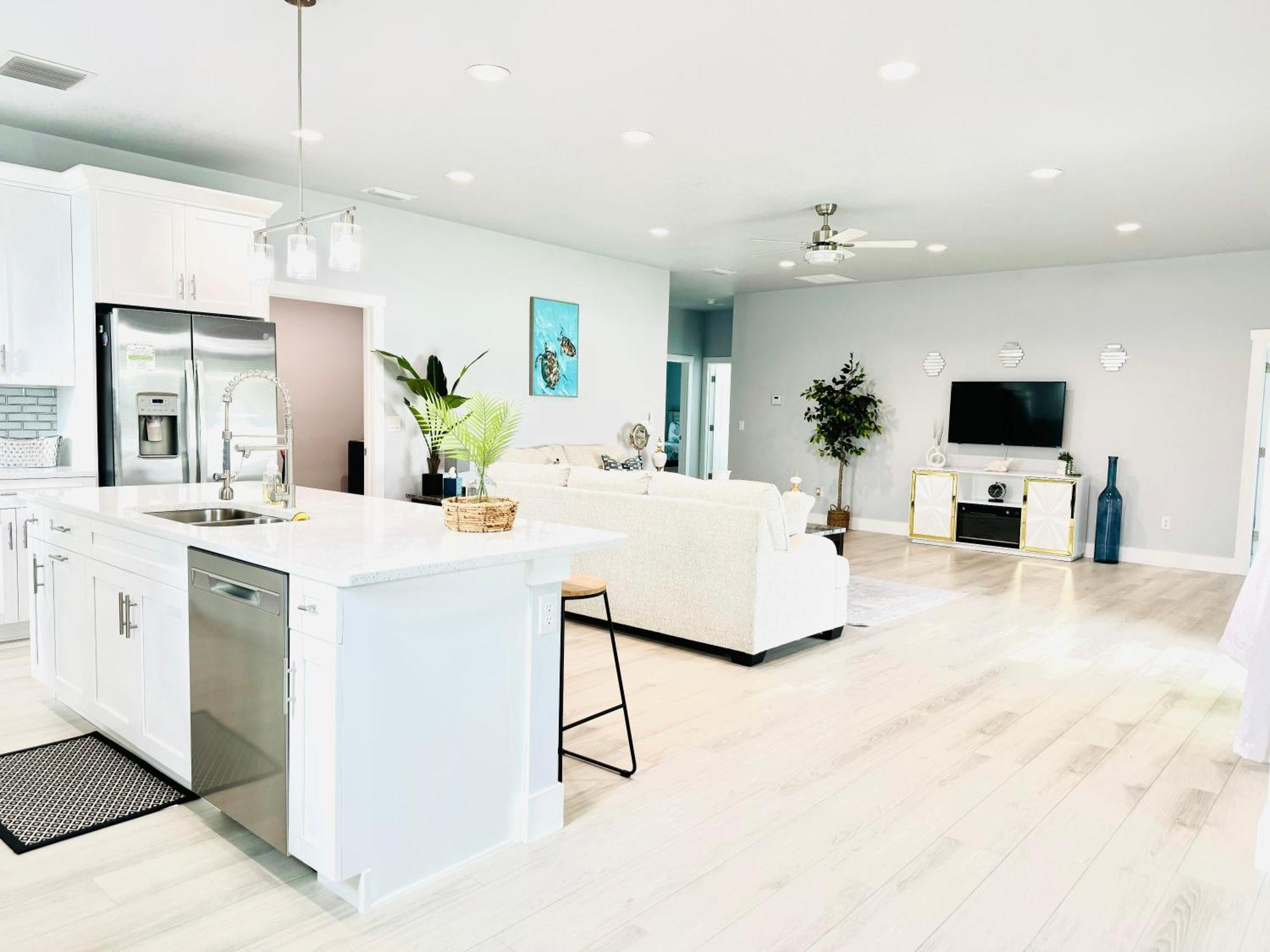 Brand New Tampa Oasis With Private Jacuzzi Retreat Hébergement de vacances